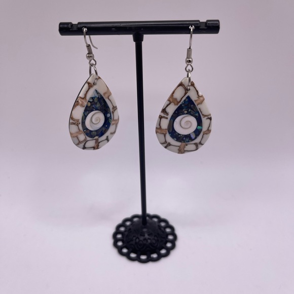 Bohemian Multi-Color Inlay Shell Pendant Necklace - Picture 2 of 4